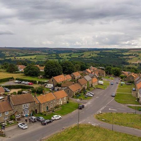 The Witching Post Inn Egton ภายนอก รูปภาพ