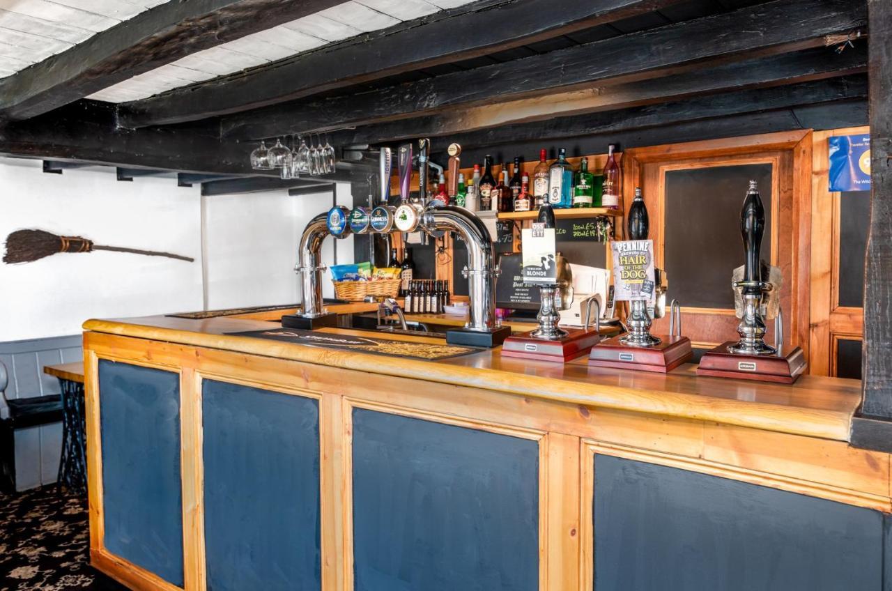 The Witching Post Inn Egton ภายนอก รูปภาพ