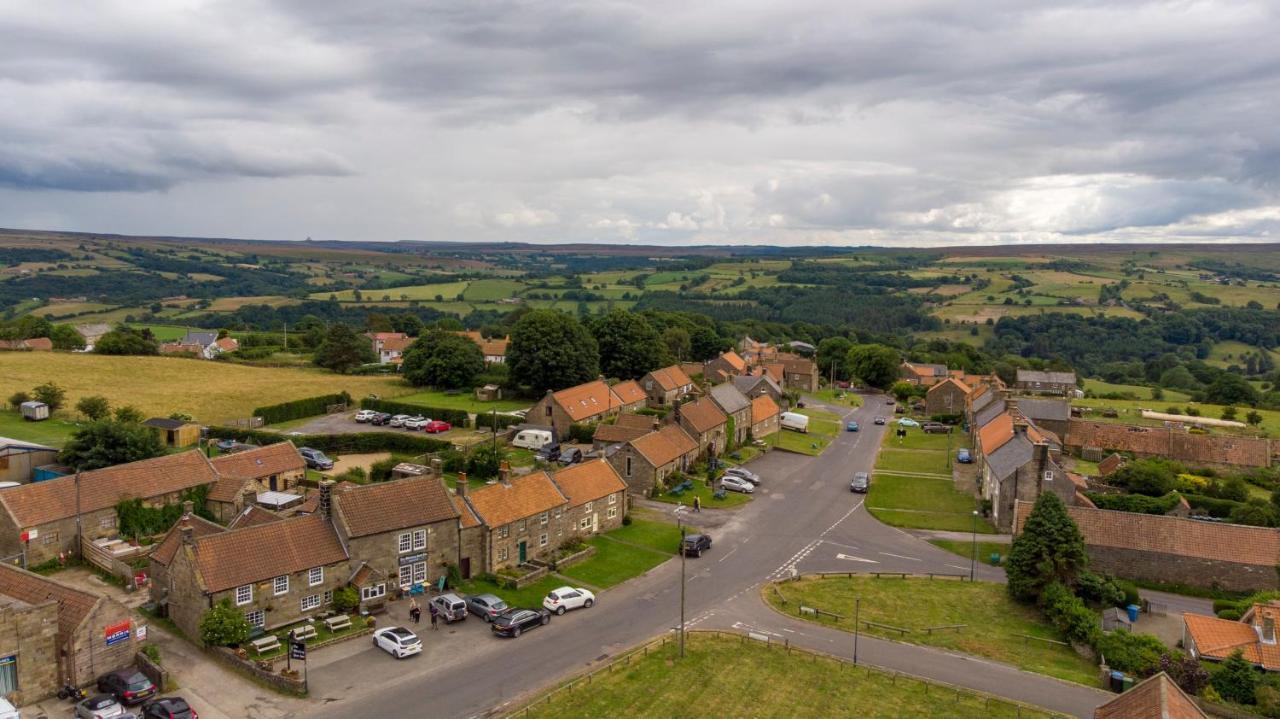 The Witching Post Inn Egton ภายนอก รูปภาพ